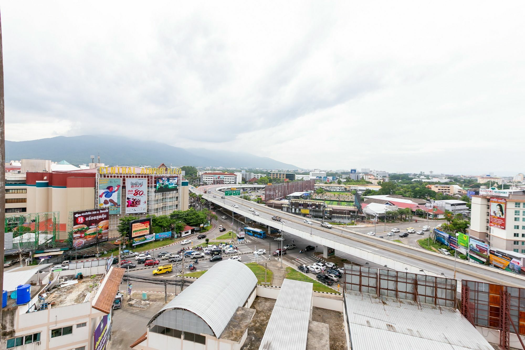 Locals Prio ChiangMai Central Airport Plaza Chiang Mai Exterior foto